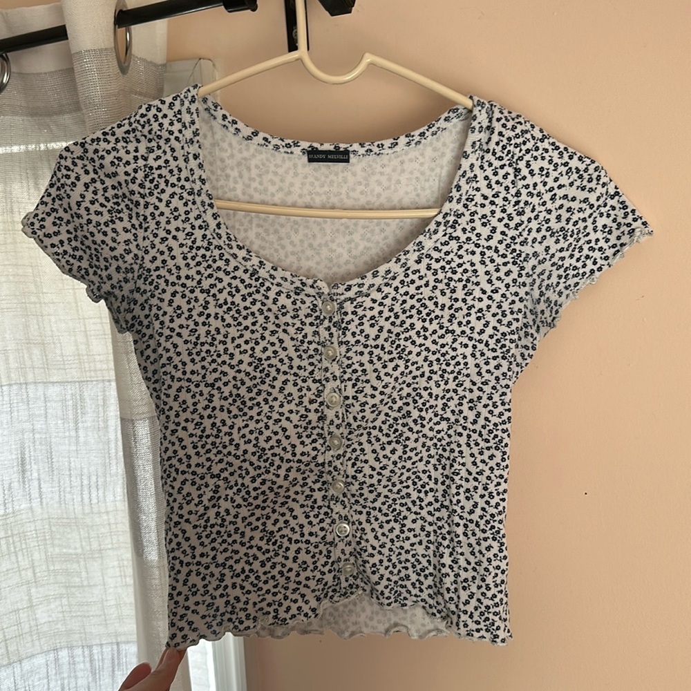 *NEW* Brandy Melville baby tee
one-size